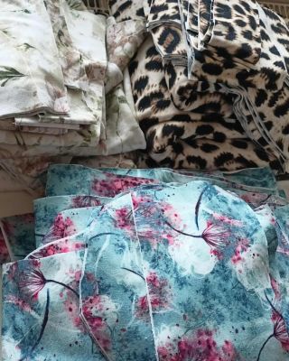 Nové látky na šaty Silvia! 🌿🥰 🧡🧡🧡 #jsemmama #kojicirsaty #kojicimoda #zimnipohoda #slowfashion #ceskavyroba #materskamoda...